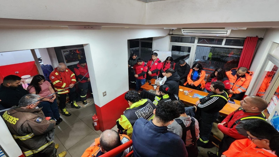 Primera Compañía de Curanilahue y 23 Bomberos sufren afectación por inundaciones